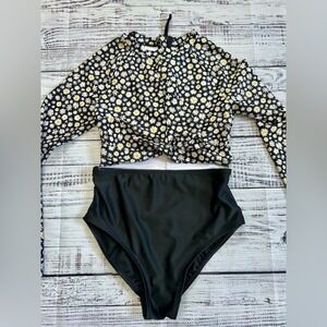 Art Class Girls Black and White Daisy Kids Rashguard Swim Set Size 10/12‎